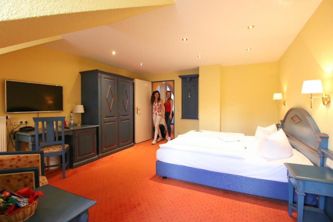 זיפן Hotel Erbgericht Buntes Haus מראה חיצוני תמונה