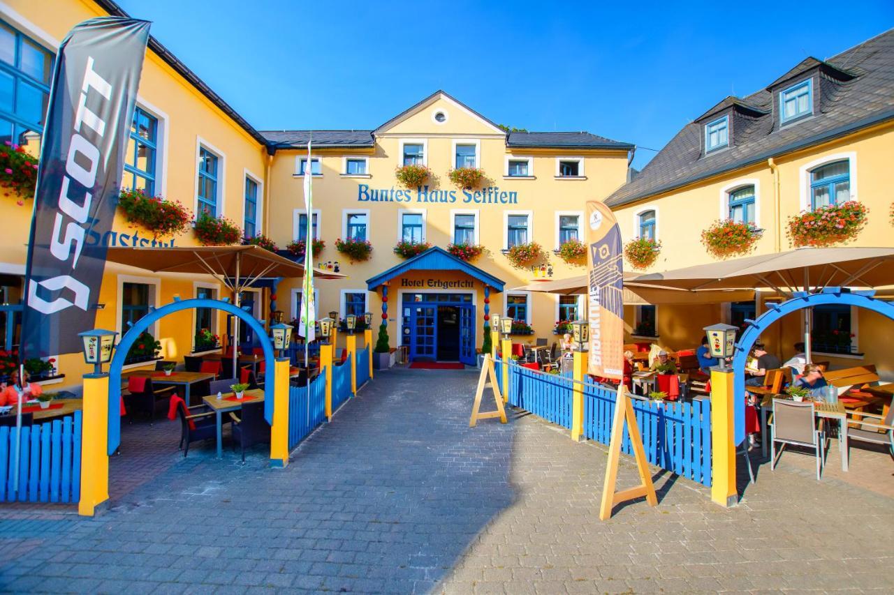 זיפן Hotel Erbgericht Buntes Haus מראה חיצוני תמונה