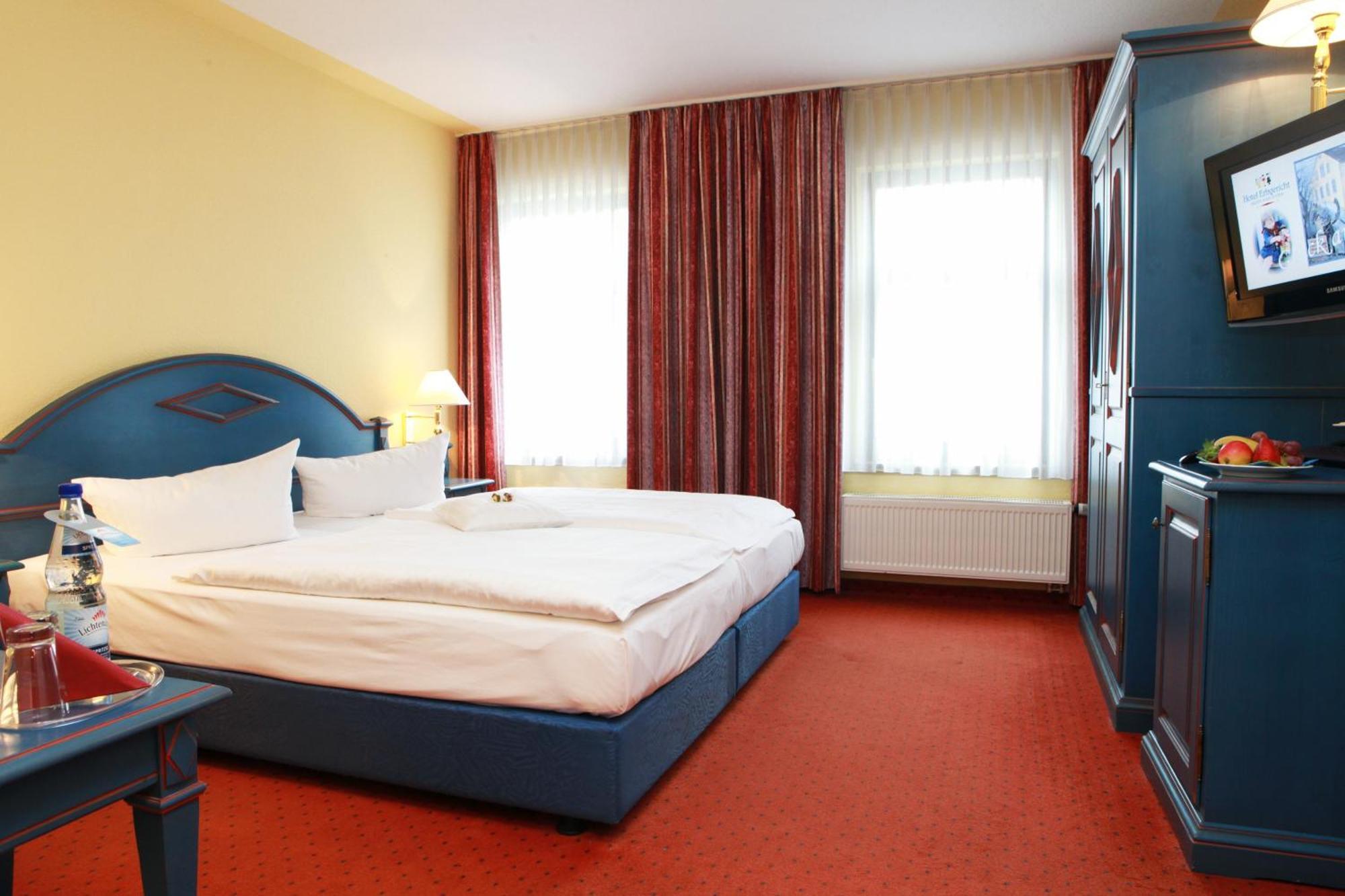 זיפן Hotel Erbgericht Buntes Haus מראה חיצוני תמונה